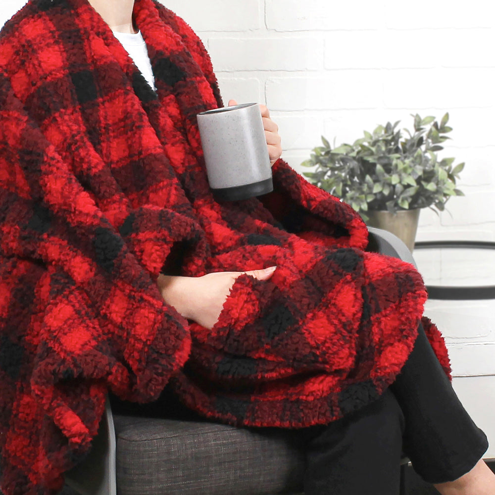 Wearable sherpa throw - Black & red