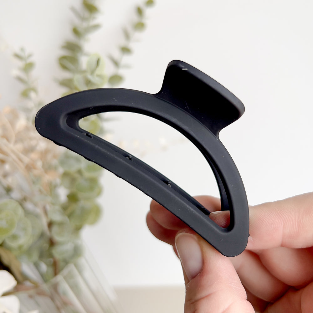 Hair clip - Black half moon