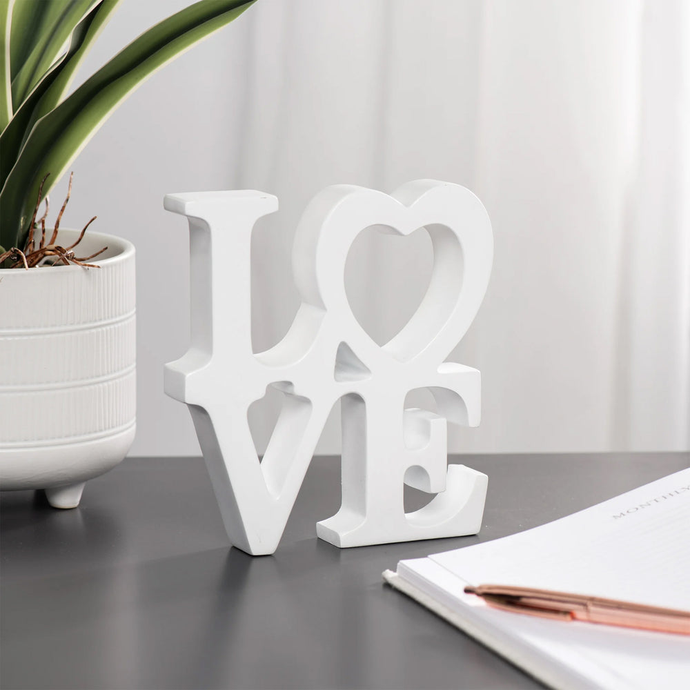 Mot "LOVE" blanc