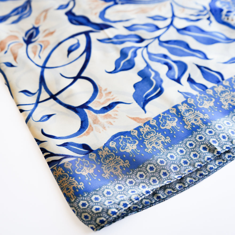 Foulard carré en satin - Motifs bleus