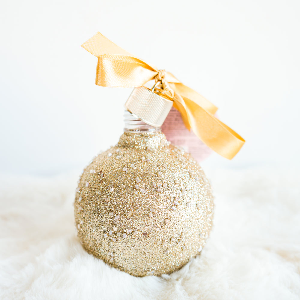 Bubble bath - Golden Christmas ball