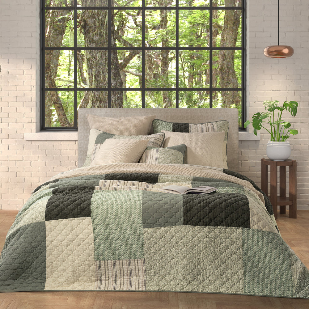 Patchwork quilt - Broccolini