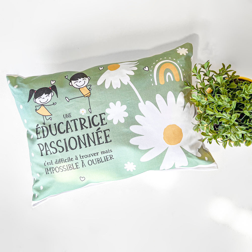 Coussin vert fleuri - Éducatrice passionnée||Green flowered cushion - Éducatrice passionnée