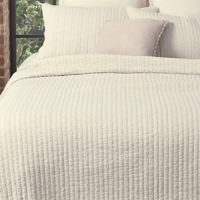 Embroidered quilt - Estelle