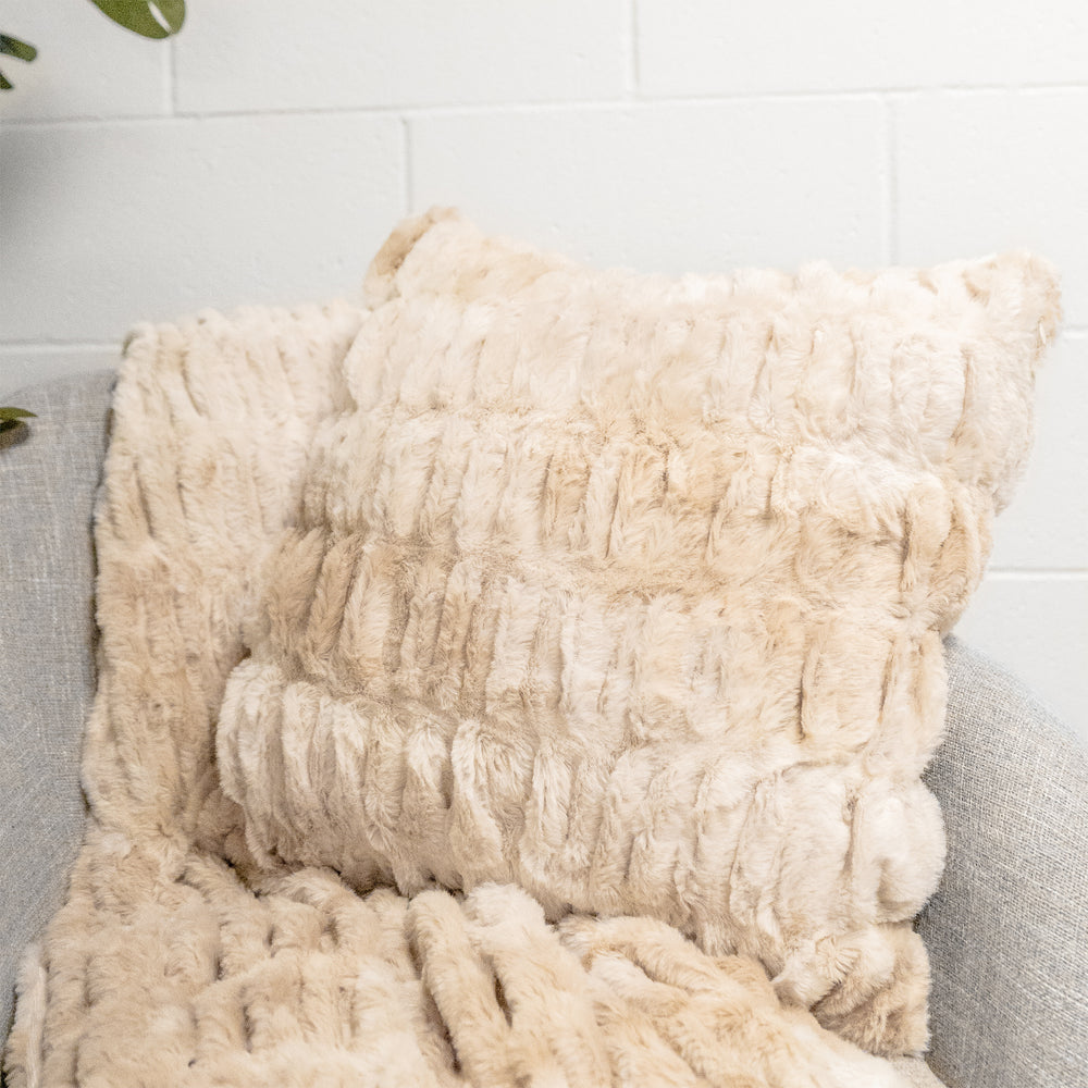 Faux fur short pile throw - Pink - Sage green