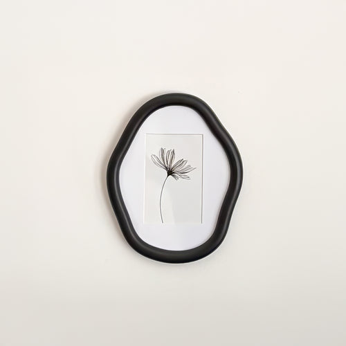 Irregular shaped photo frame - 4 x 6 black