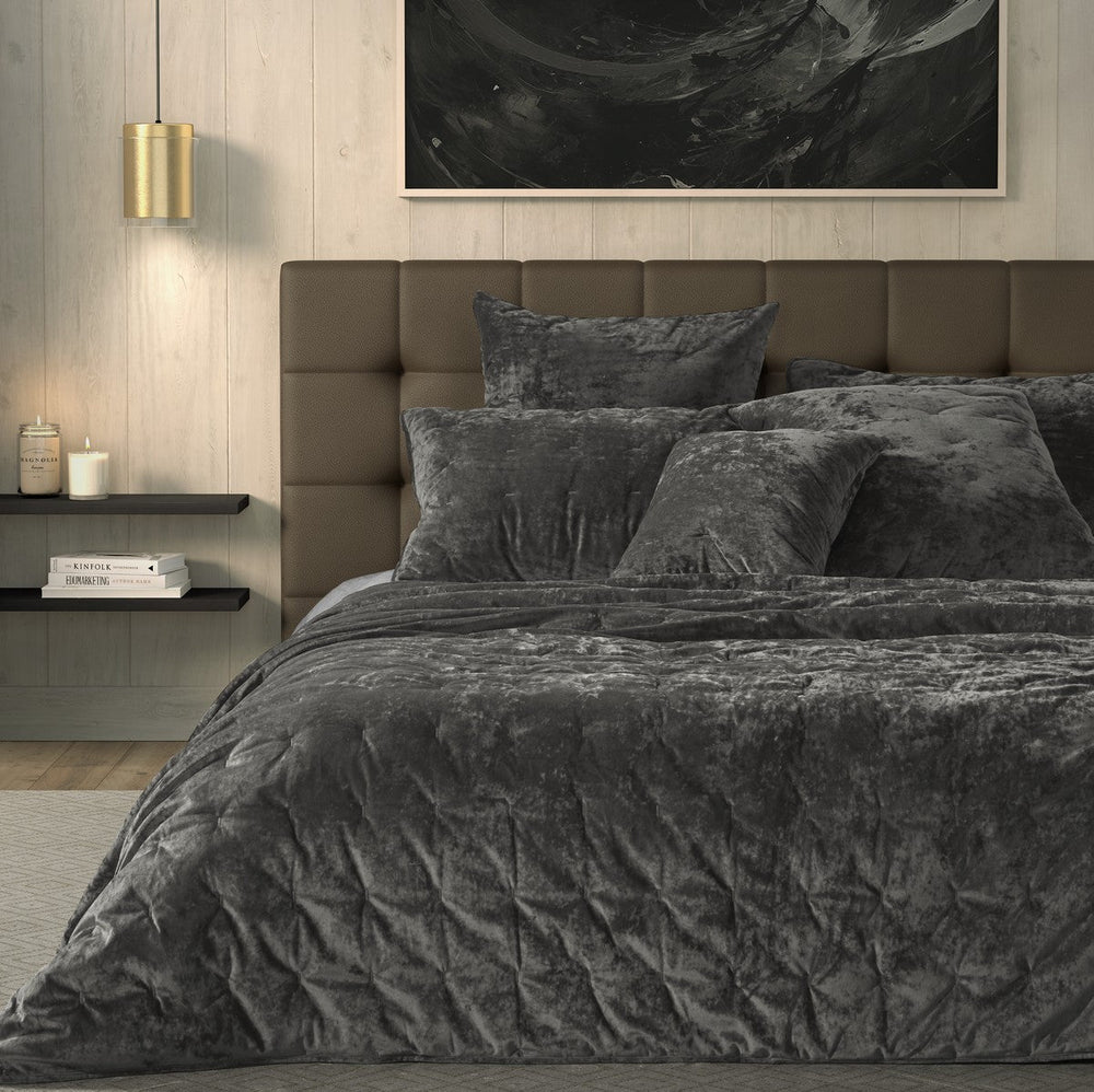 Gray velvet quilt - Lounge