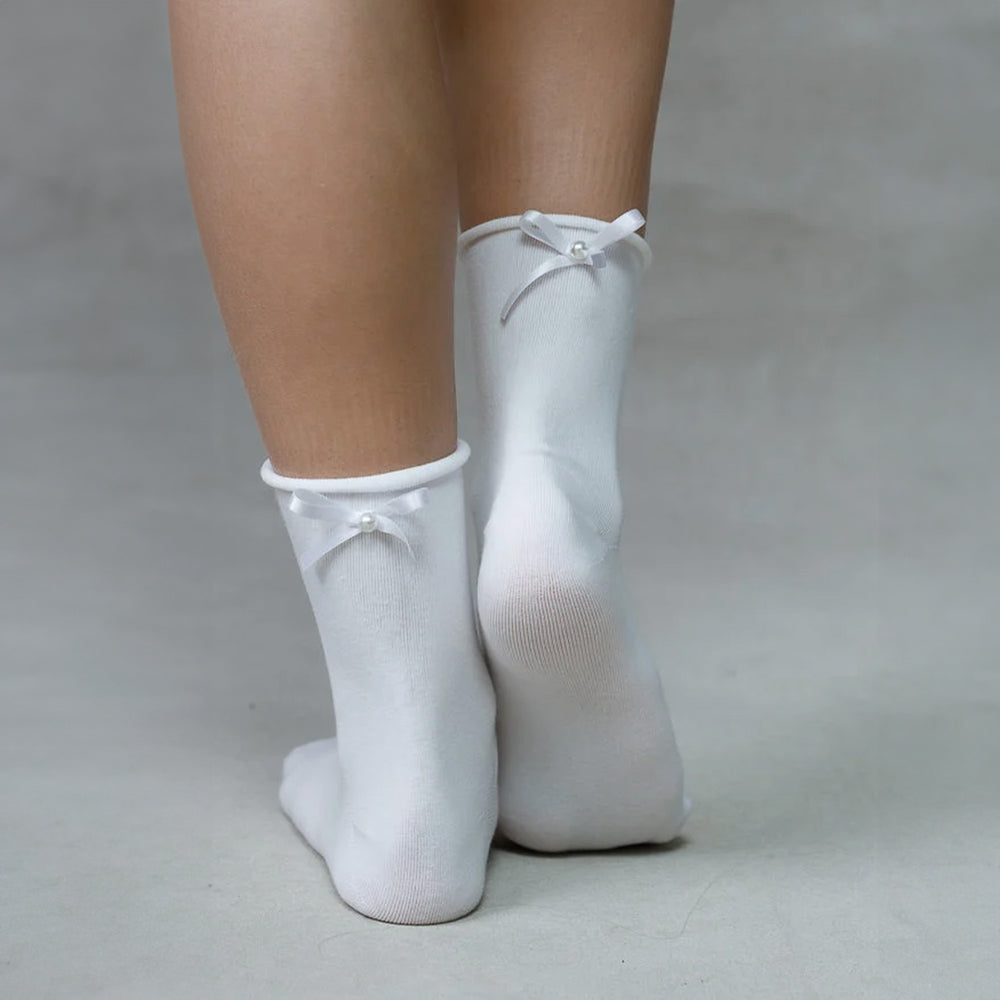 Bas blanc avec boucle dans le haut