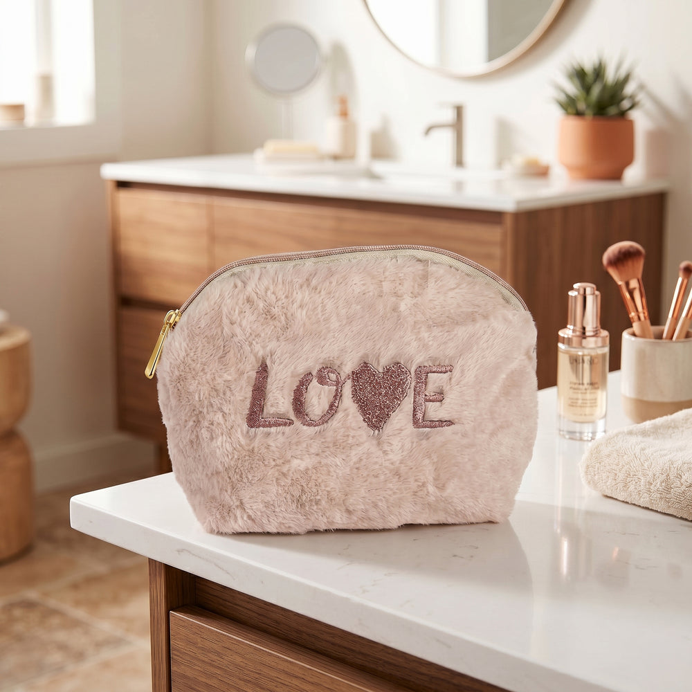 Faux fur pouch - Love