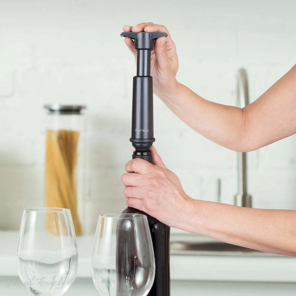 Pompe à vin avec 2 bouchons - Noir mat