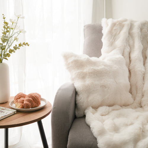 Throw blanket & cushion - White embossed