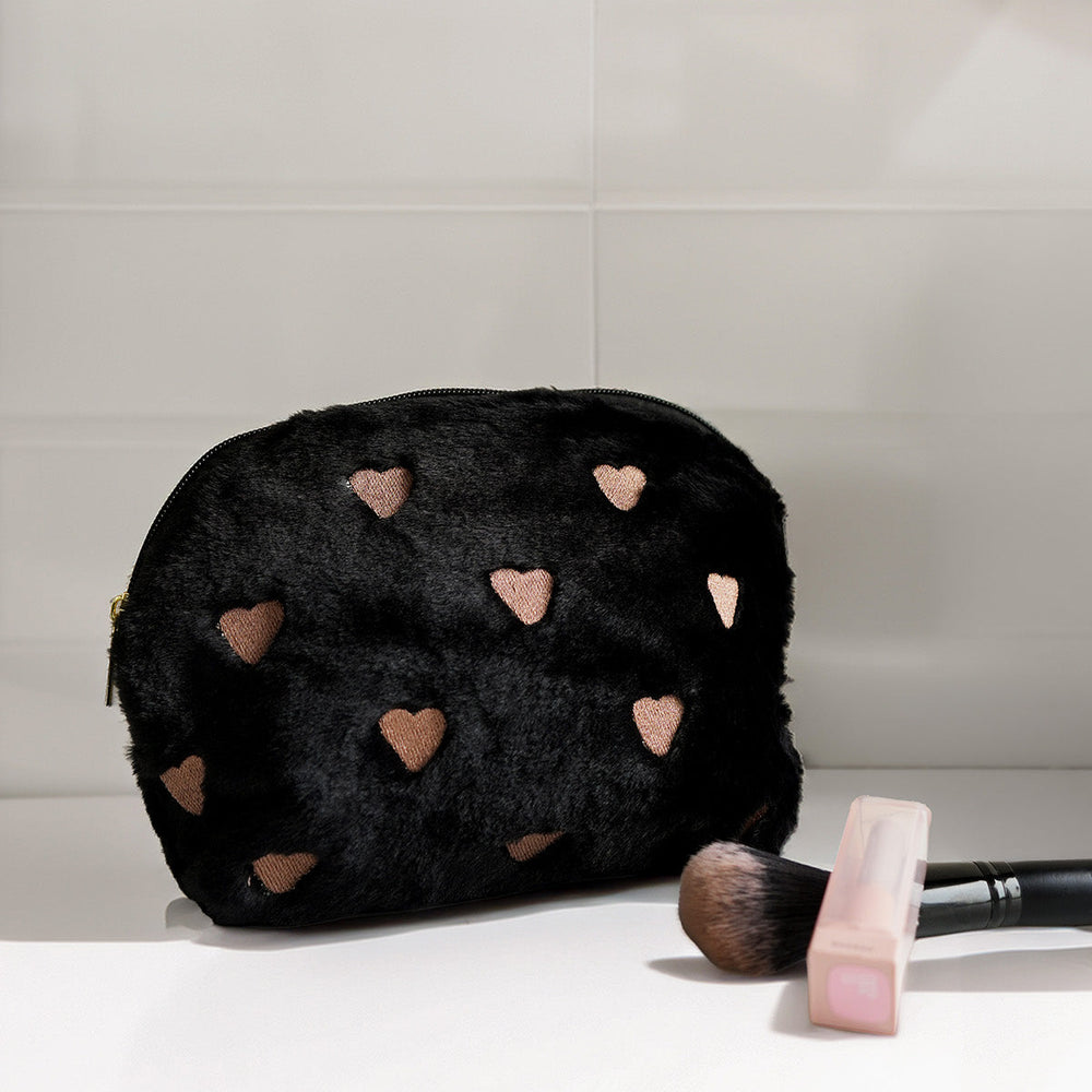 Faux fur pouch - Heart