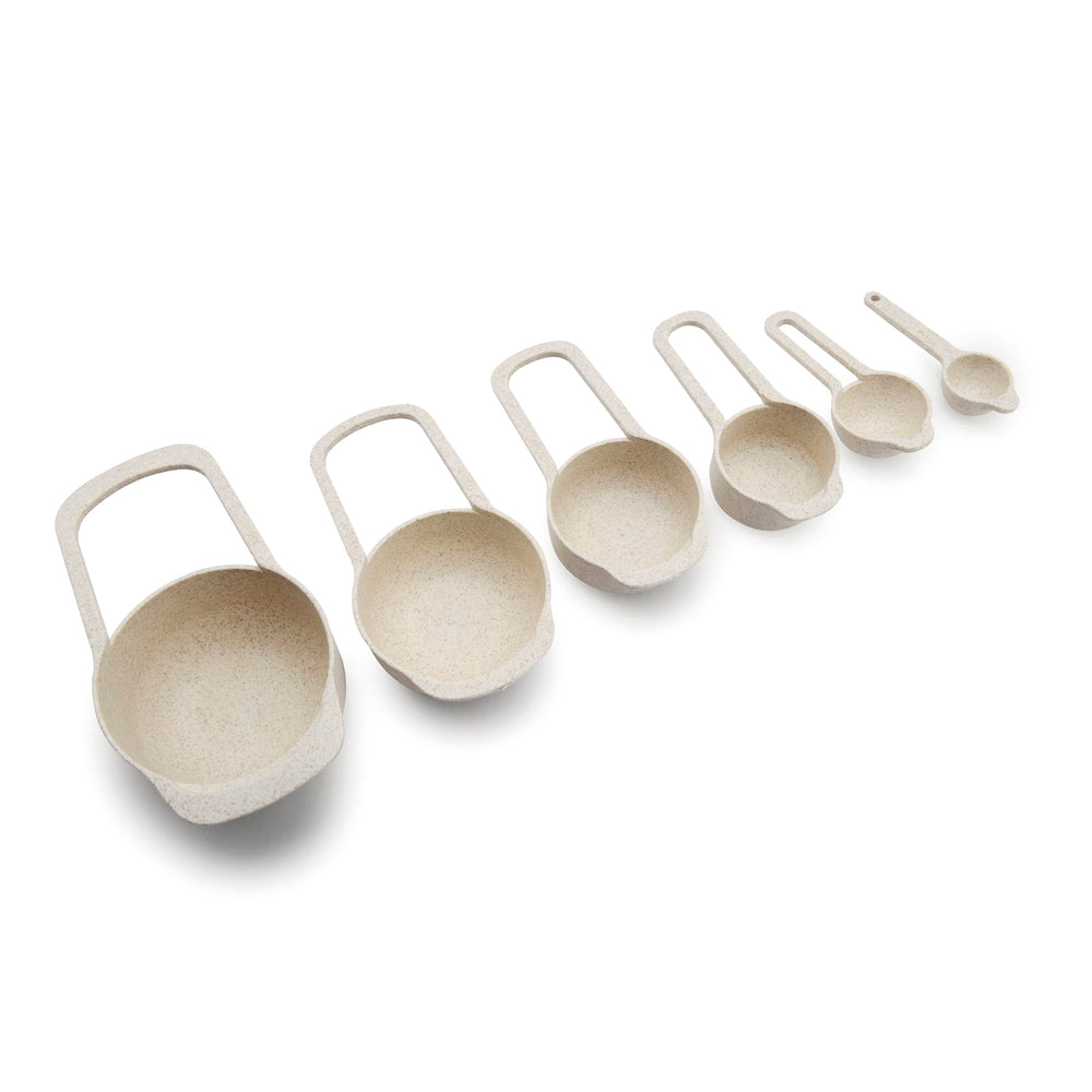 Ensemble tasses et cuillères à mesurer||Set of measuring cups and spoons